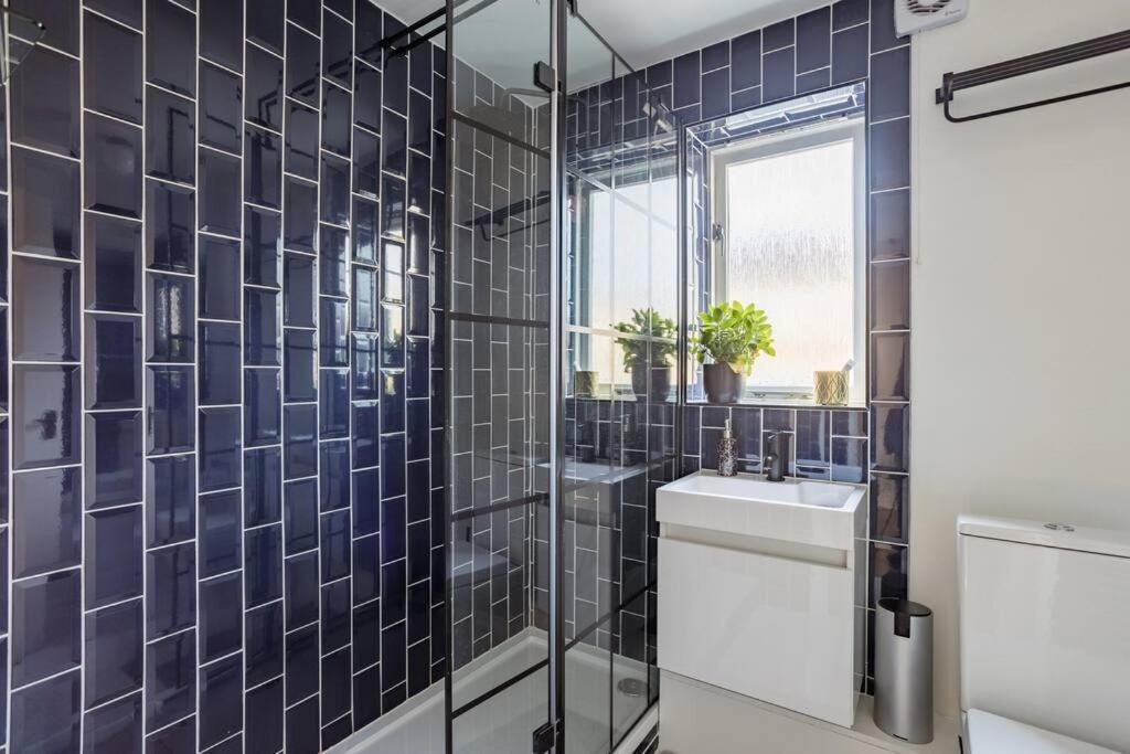 Bright &Spacious One Bedroom Flat Off Canary Wharf London Exterior foto